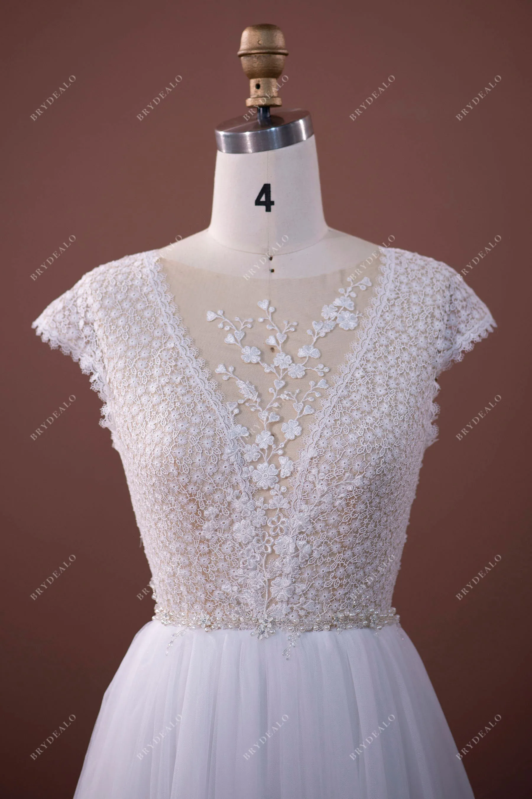Chic Cap Sleeves Lace Tulle Boho Wedding Dress