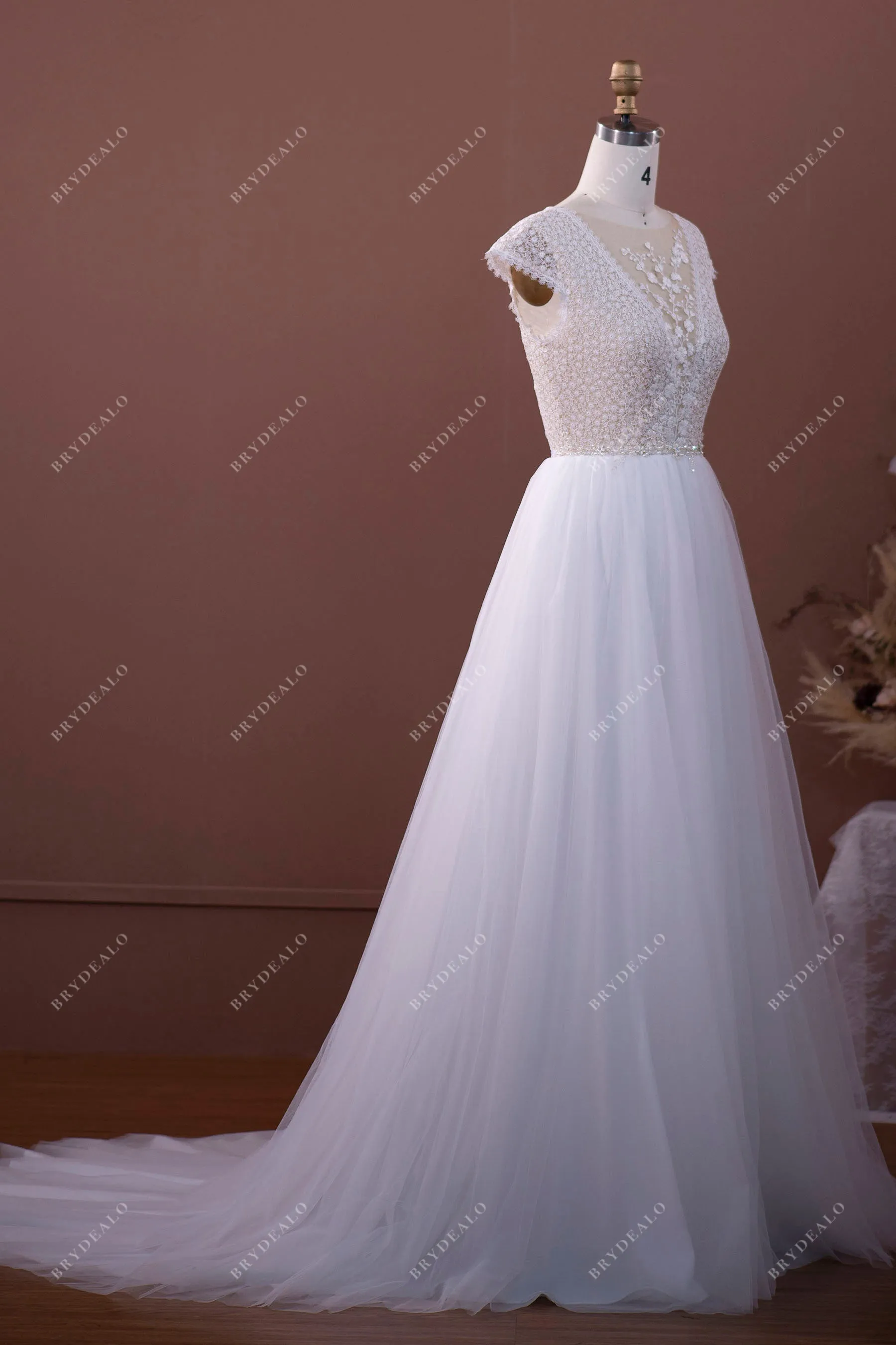 Chic Cap Sleeves Lace Tulle Boho Wedding Dress