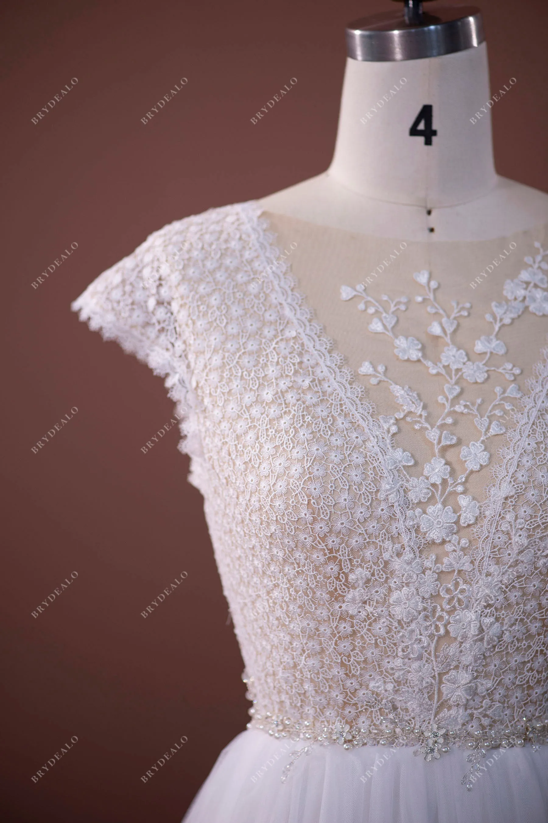 Chic Cap Sleeves Lace Tulle Boho Wedding Dress