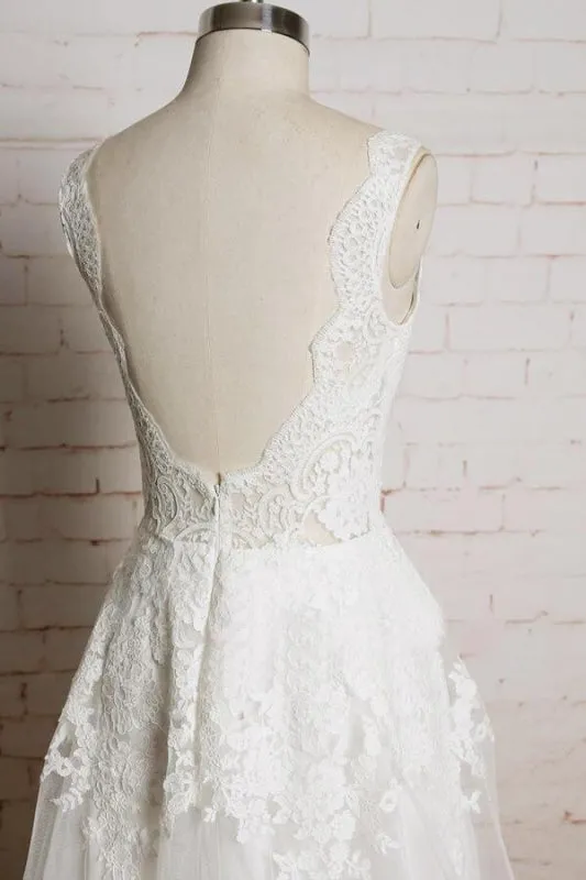 Chic V-neck Appliques Tulle A-line Wedding Dress